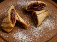 בלינצס שחיתות שוקולד אגוזי לוז/ וניל פטיסייר